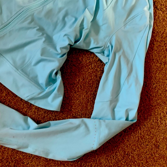 Blue lululemon jacket very comfy and cute fits nicely - Picture 2 of 3